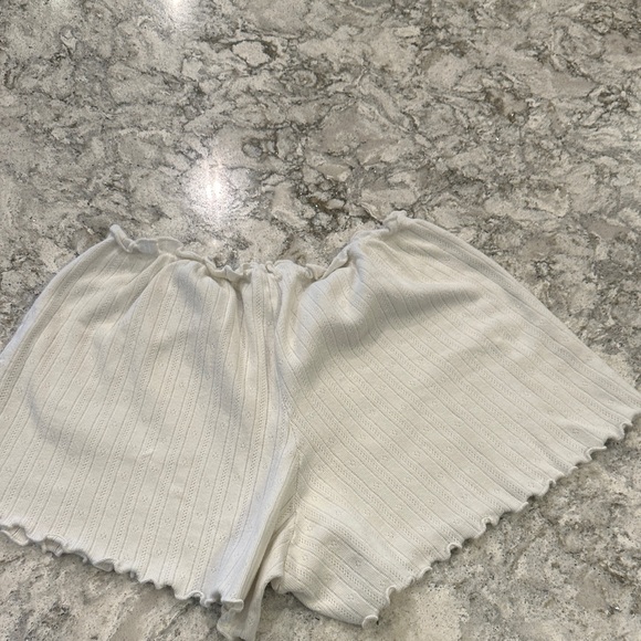 Brandy Melville Cream Ruffled High Waist Shorts - Picture 3 of 3